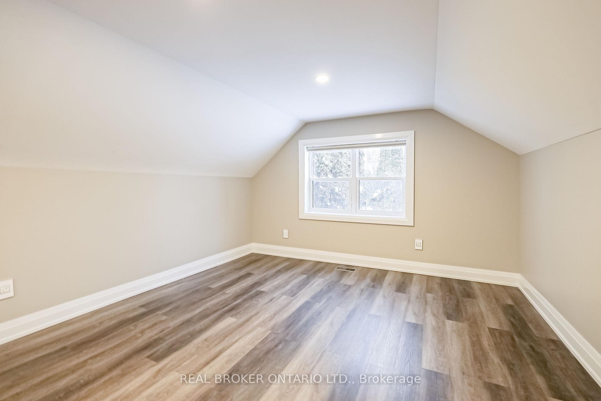 81 Queen Street Unit B photo 14
