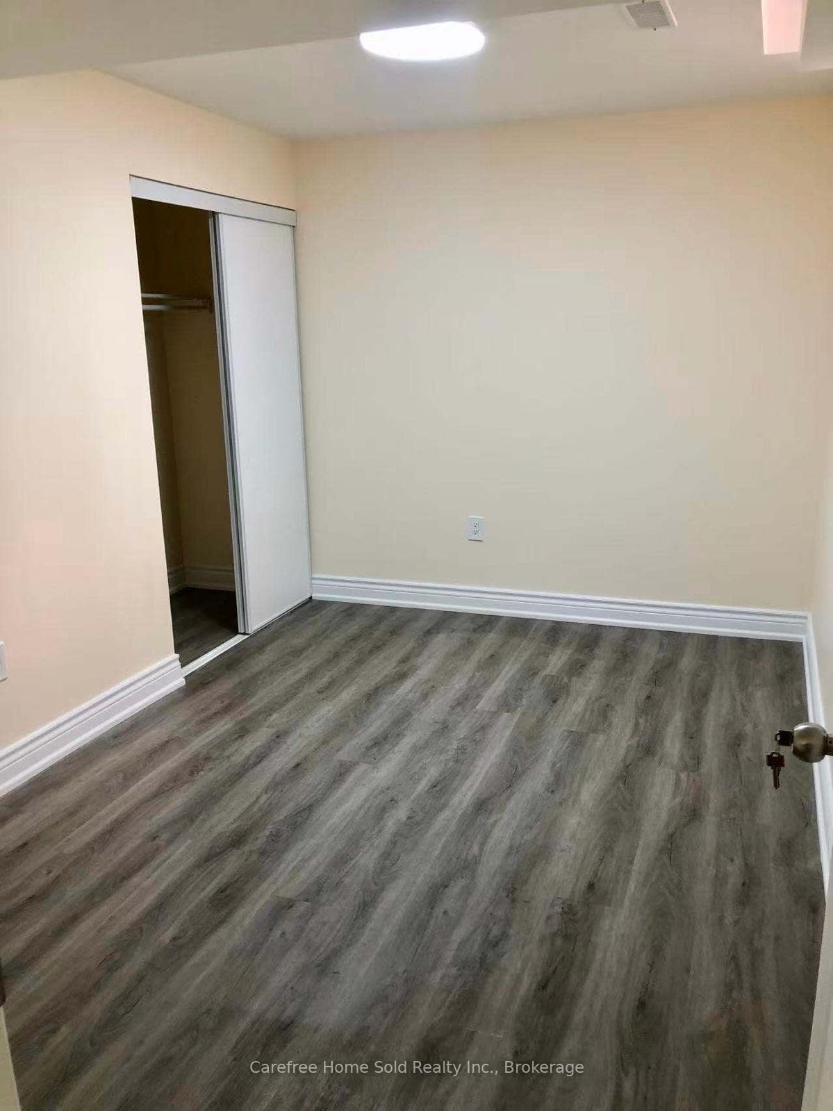 31 Lavallee Crescent Unit Lower photo 3