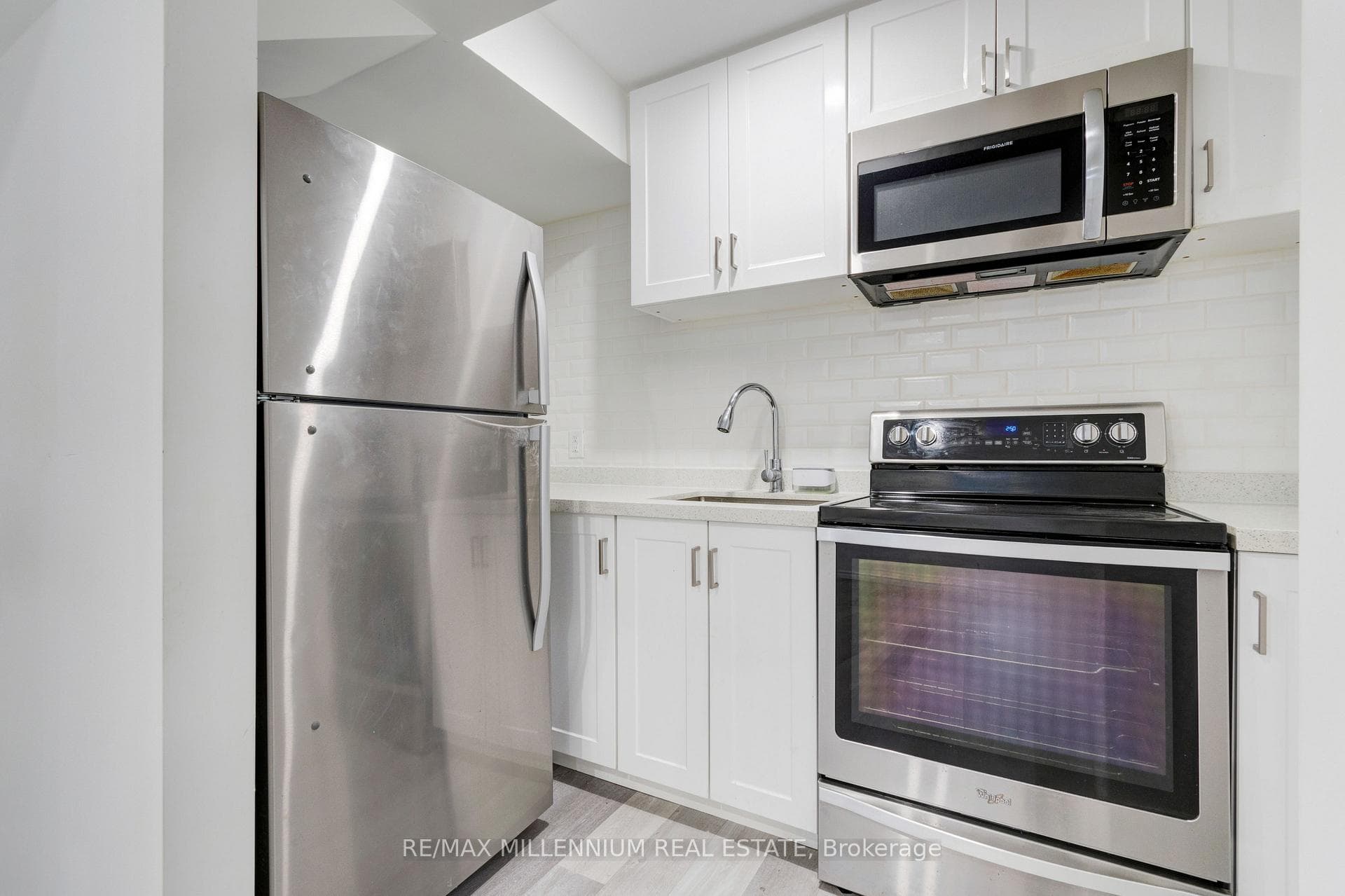 481 Bessborough Drive photo 15