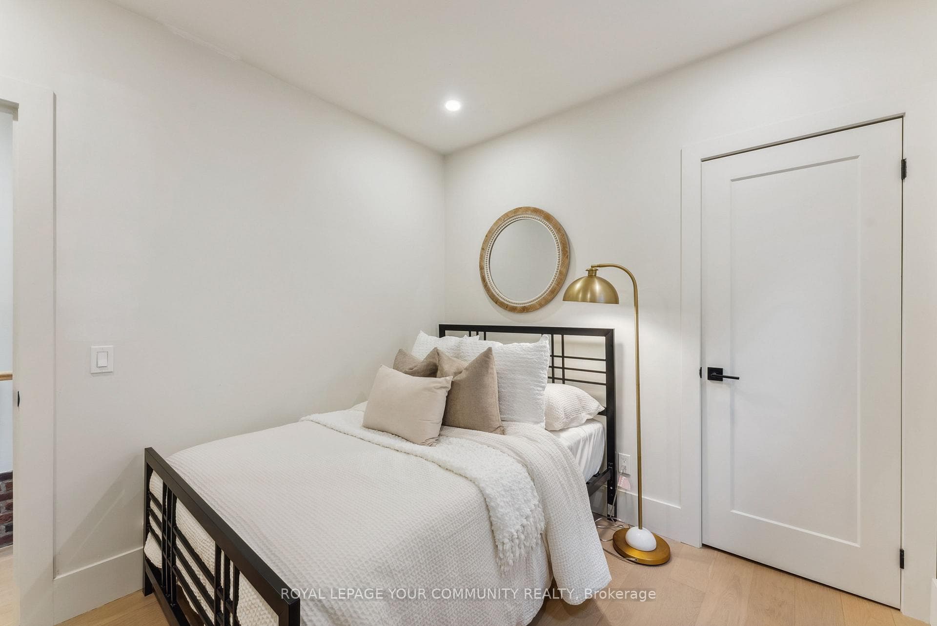 12 Lamb Avenue photo 22