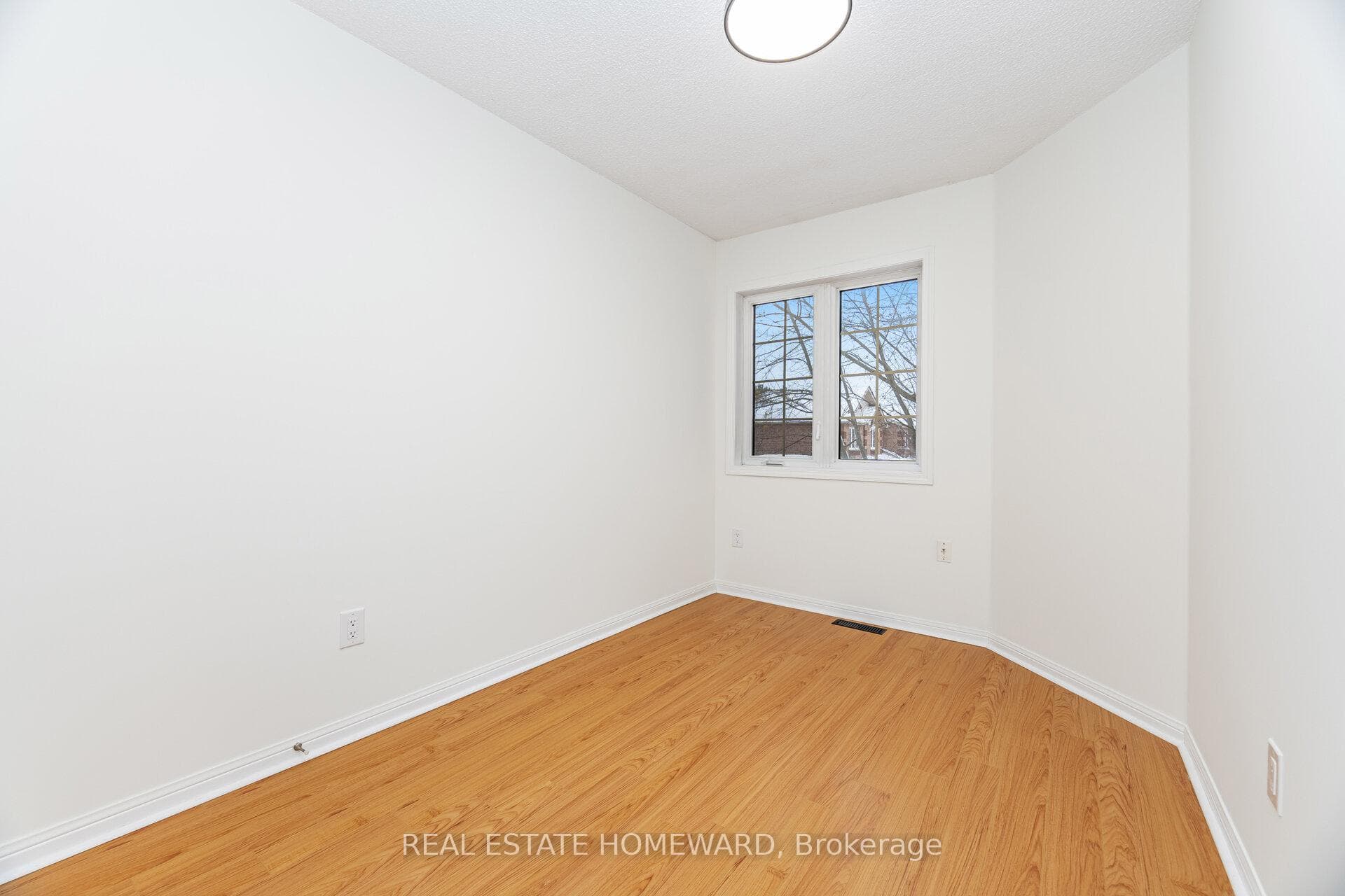 568 Tugwell Place Unit 10 photo 22
