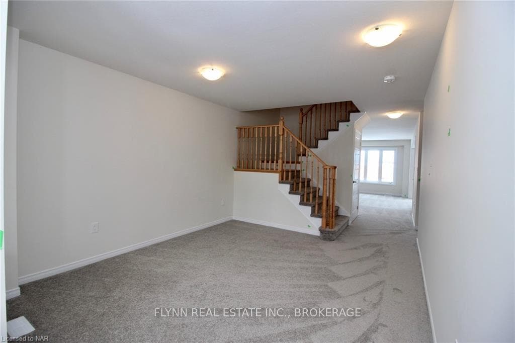 38 DOREEN Drive photo 2
