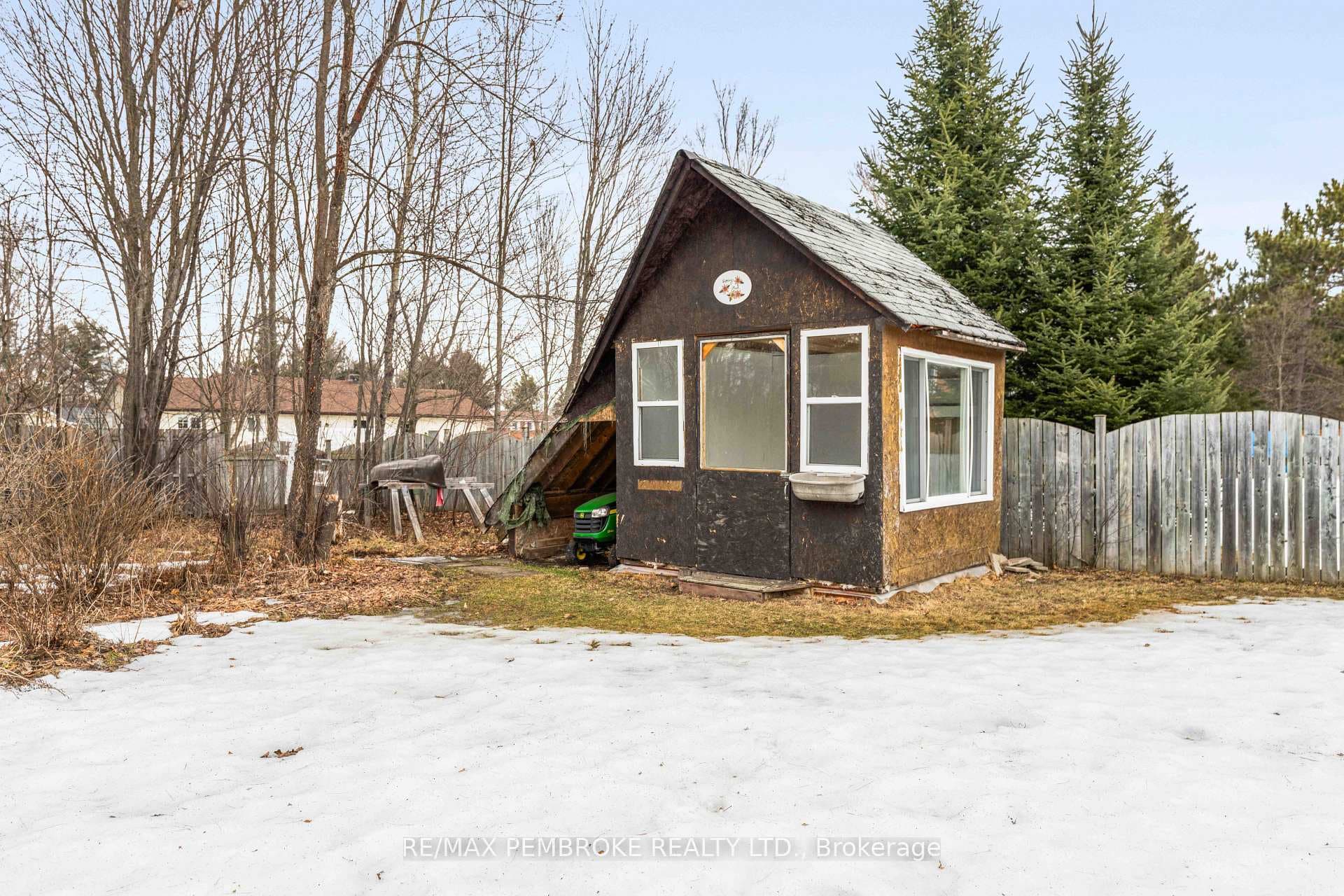 26 Mueller Crescent photo 43