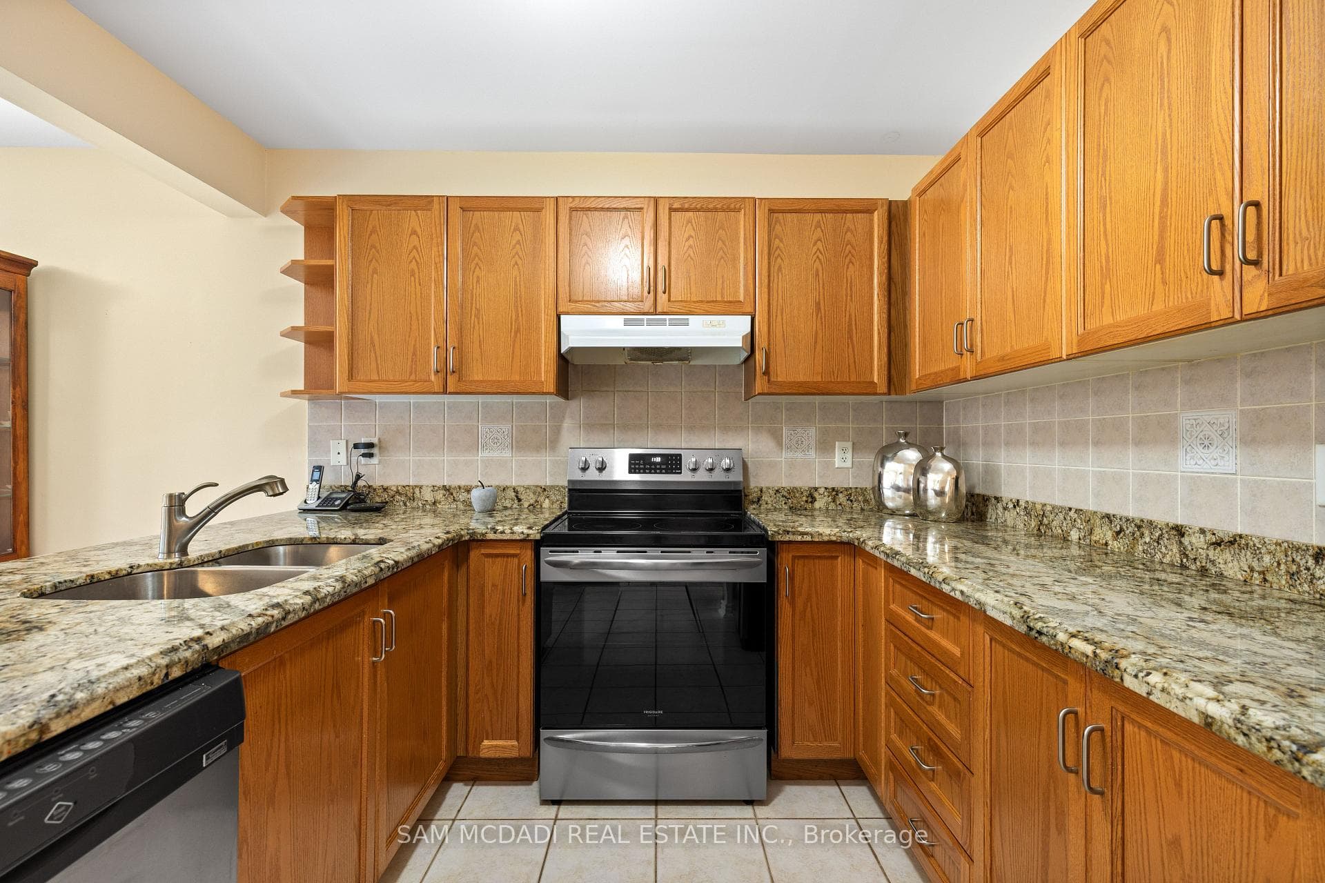 28 Millsborough Road photo 8