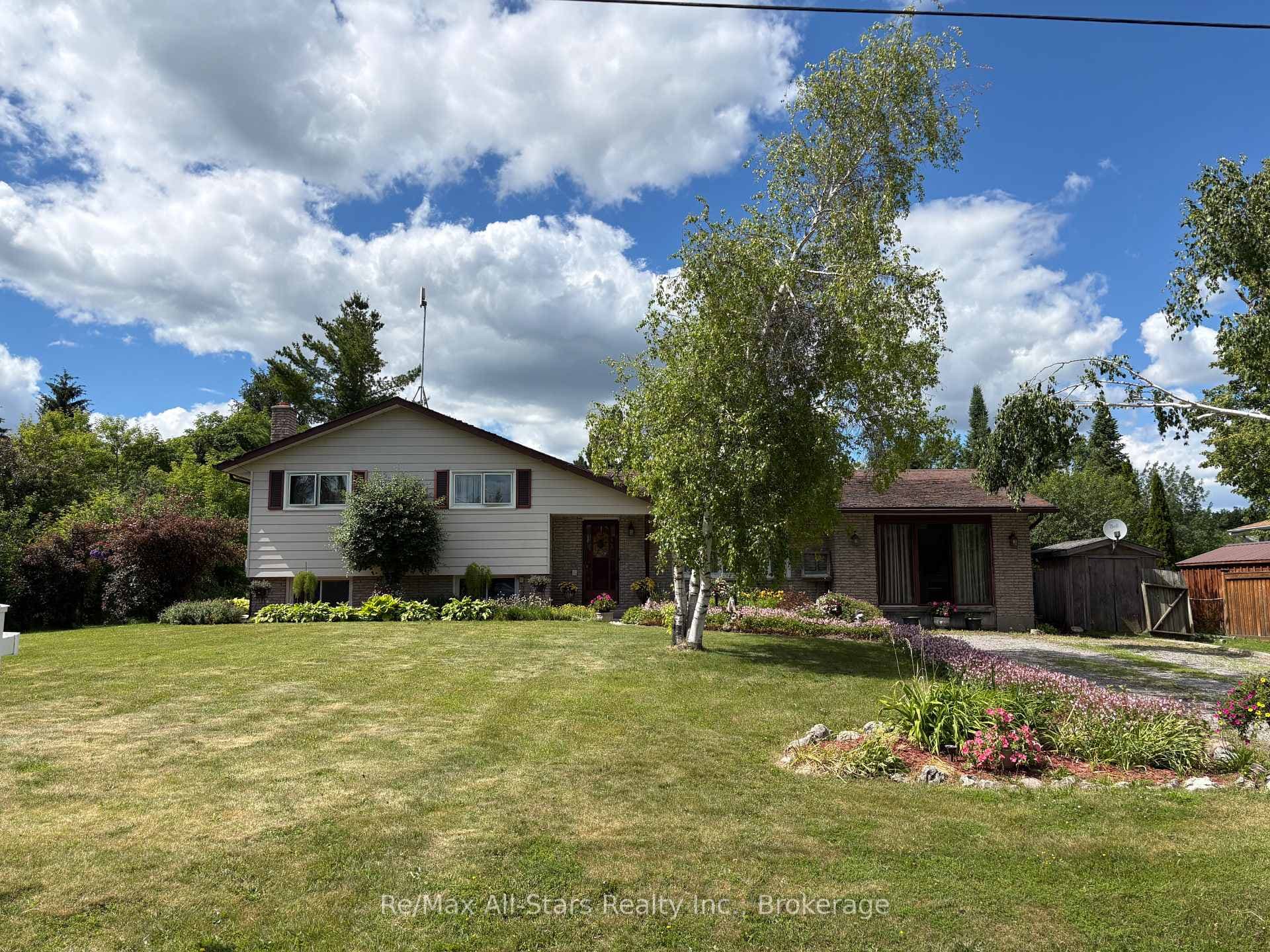 19 Janet Drive photo 2