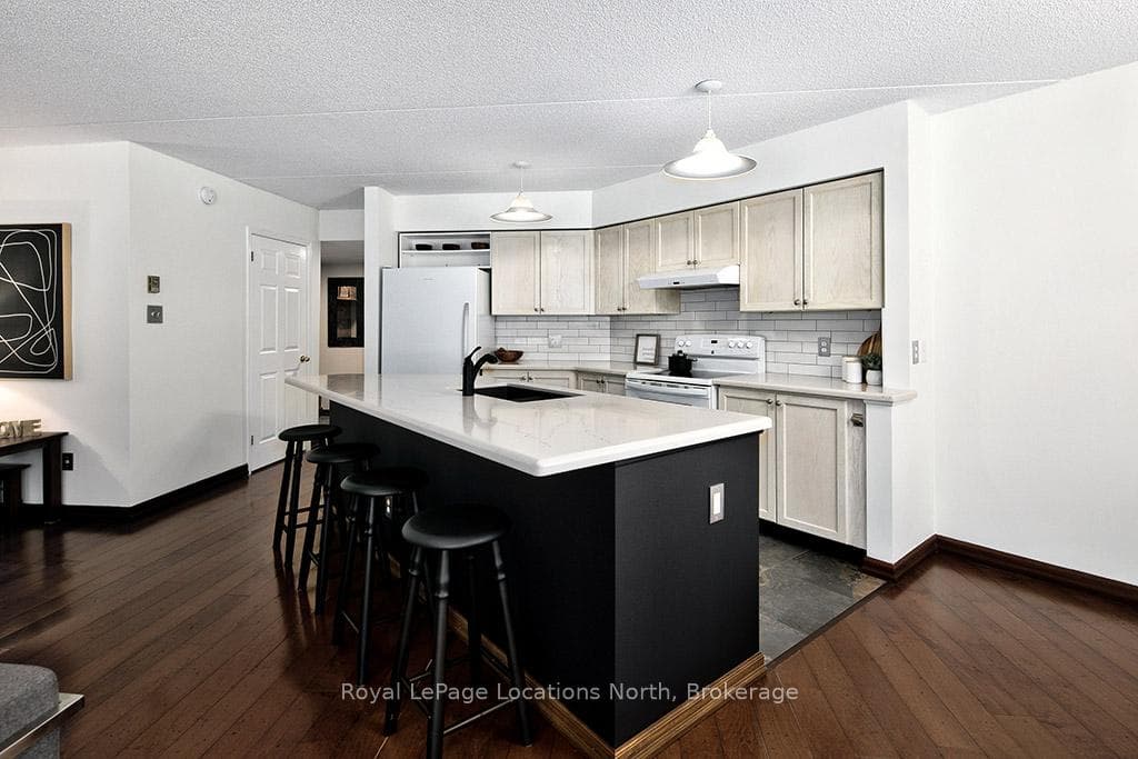 365 Mariners Way photo 3