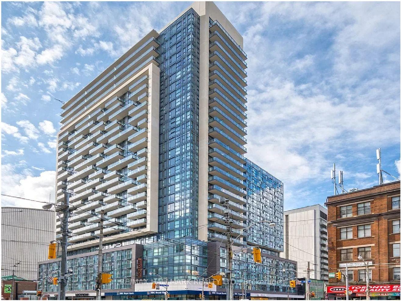 570 Bay Street Unit 321 photo 1