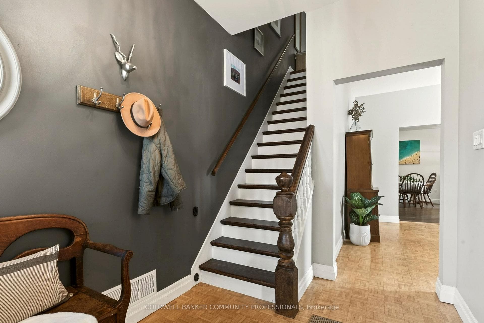 181 Simcoe Street photo 4