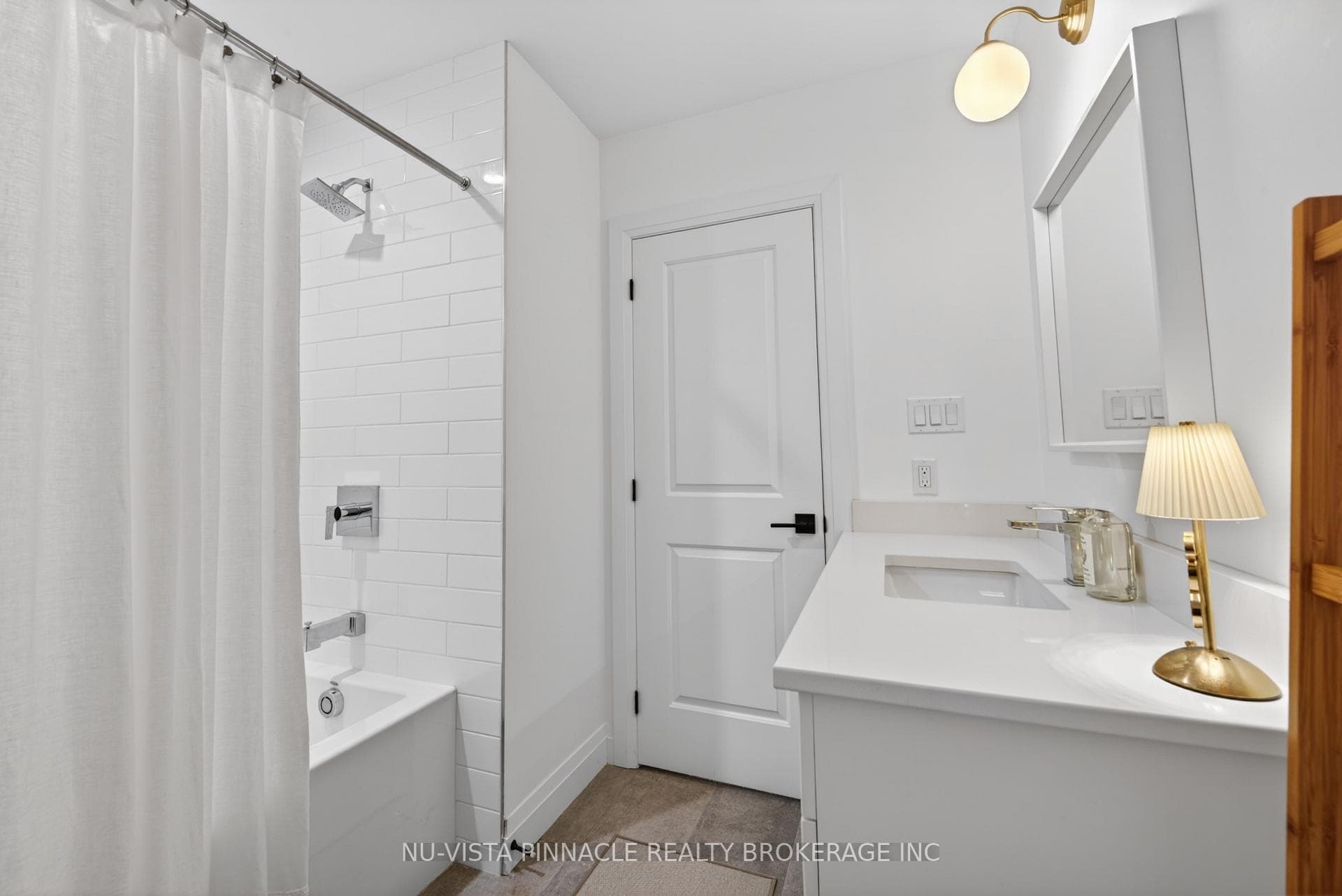 2572 LUCAS Avenue photo 36