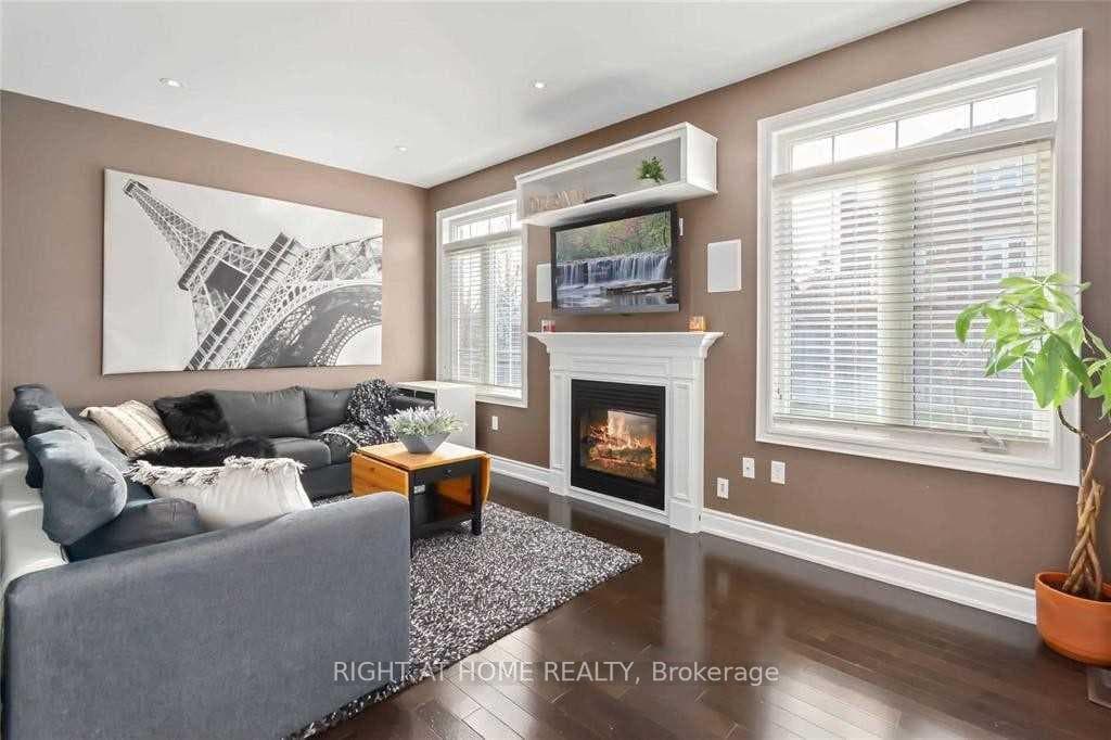 111 Courvier Crescent photo 5