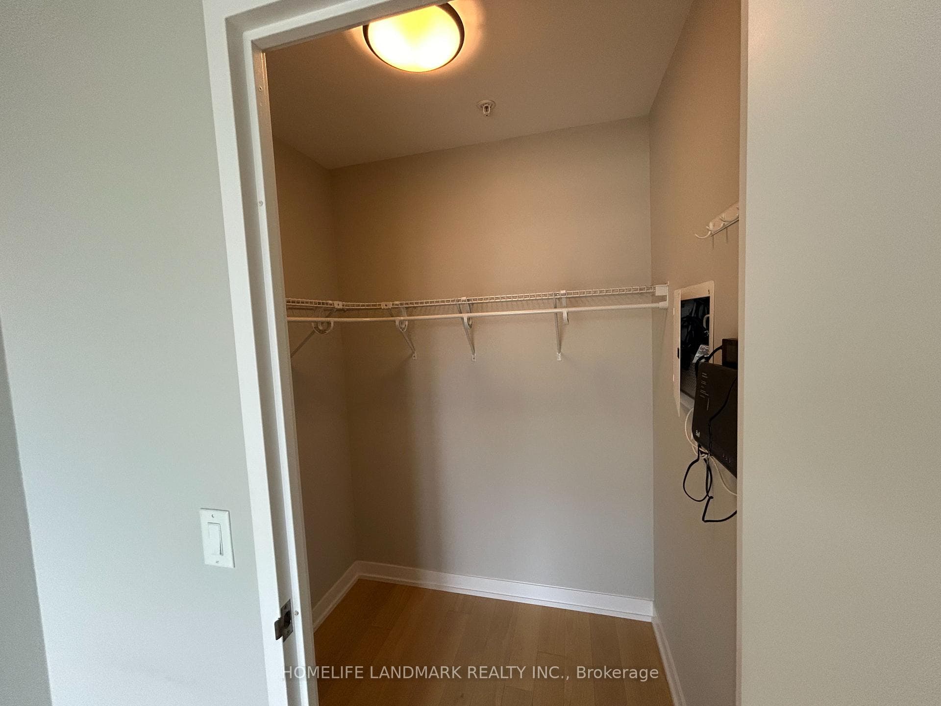 Bedroom Walkin Closet