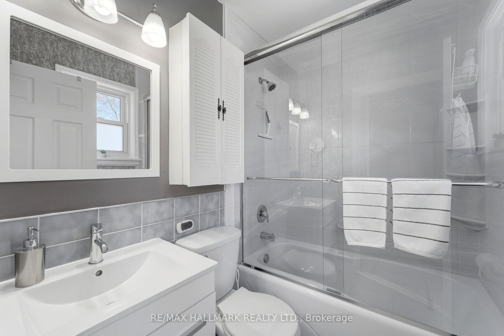 41 Twin Pauls Crescent photo 14
