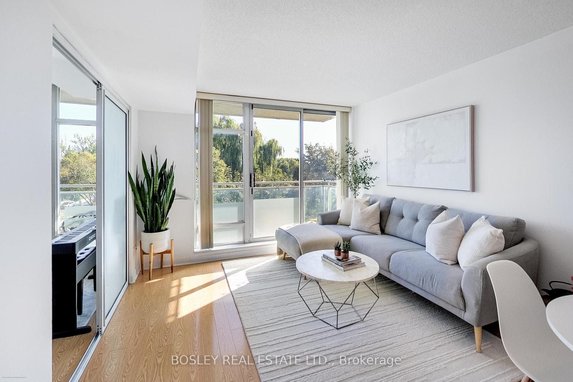 650 Queens Quay Unit 508 photo 5