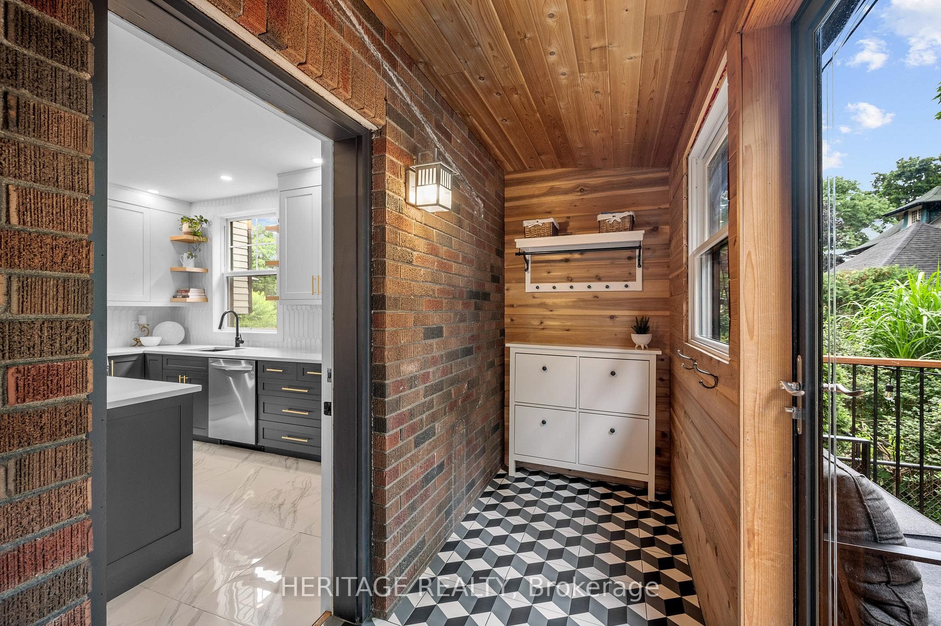146 Delaware Avenue photo 17