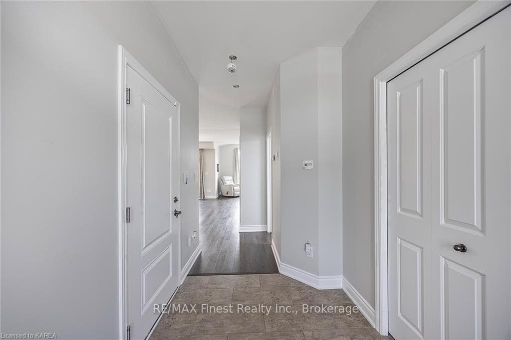 1526 ALBANY Drive photo 6