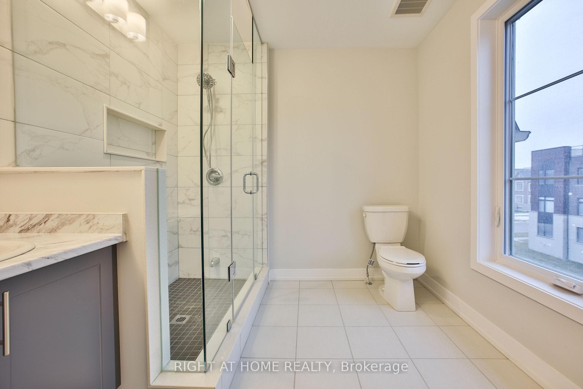 11 Guardhouse Crescent photo 24