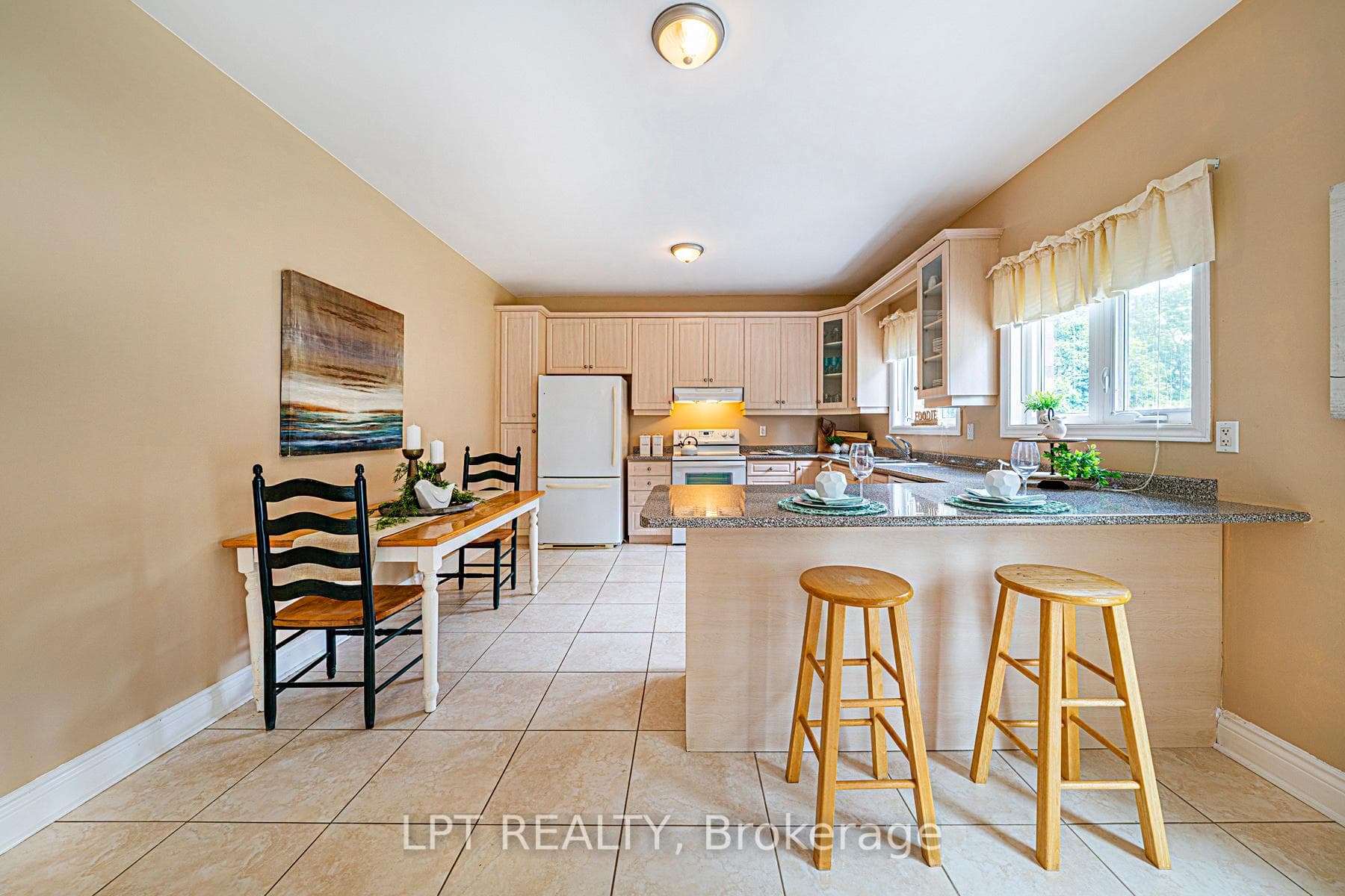 Bright & Cheerful Kitchen