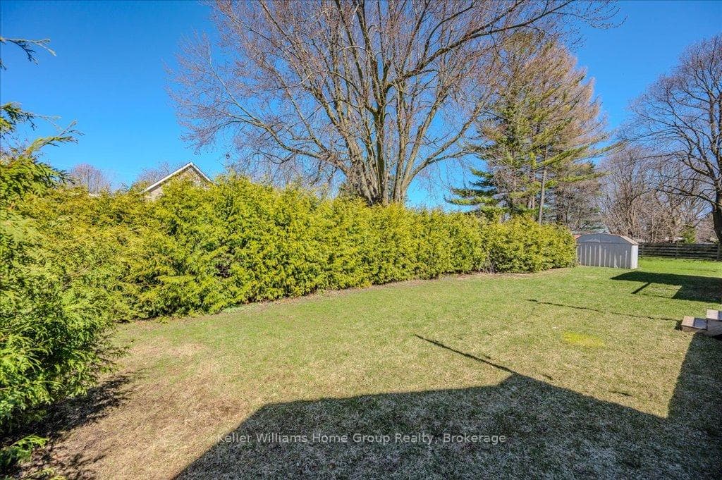 479 St George Street photo 34