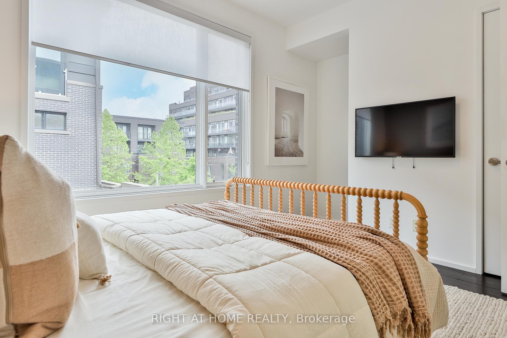 207 Claremont Street photo 27