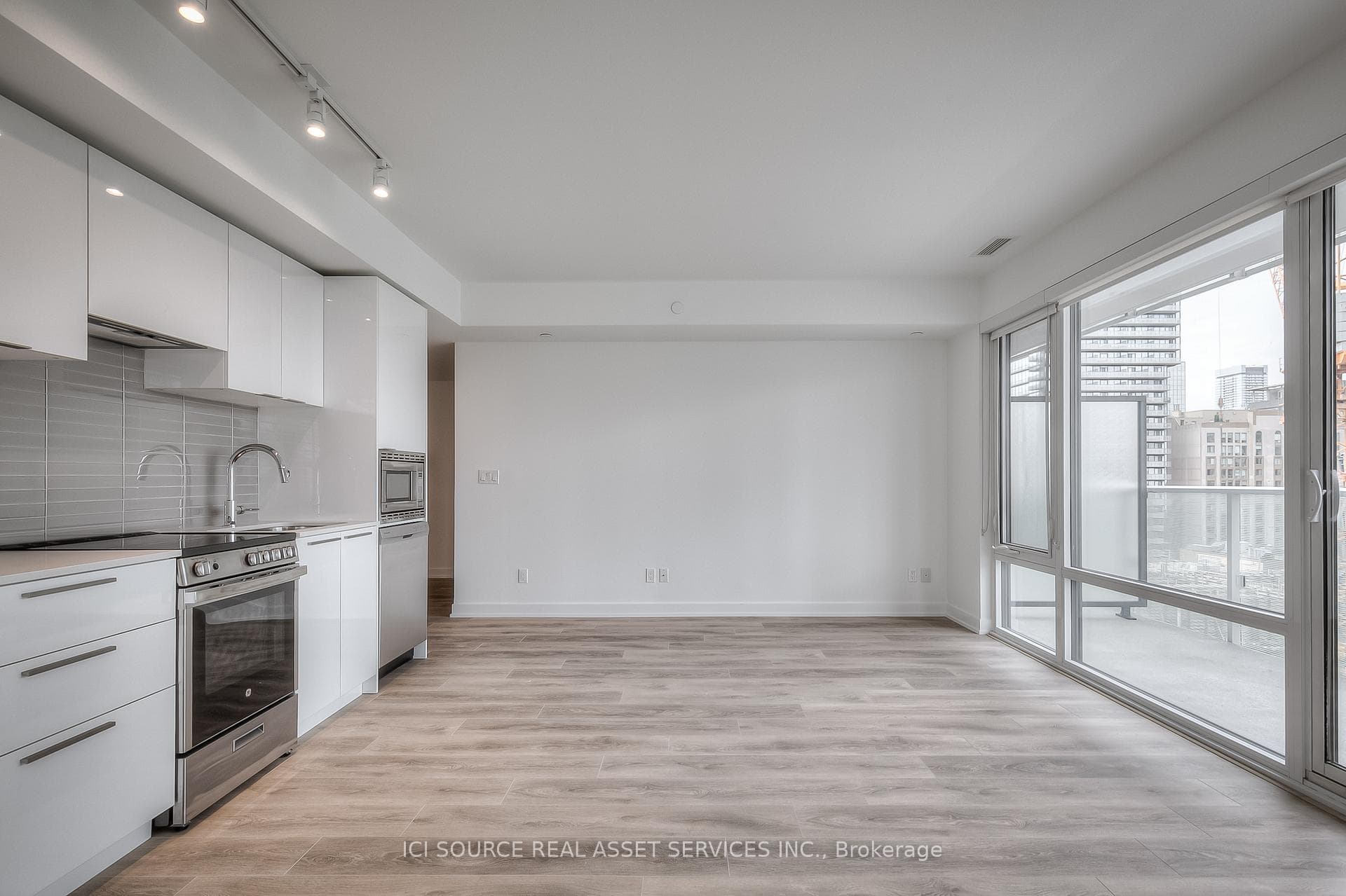 501 Yonge Street Unit 1902 photo 9