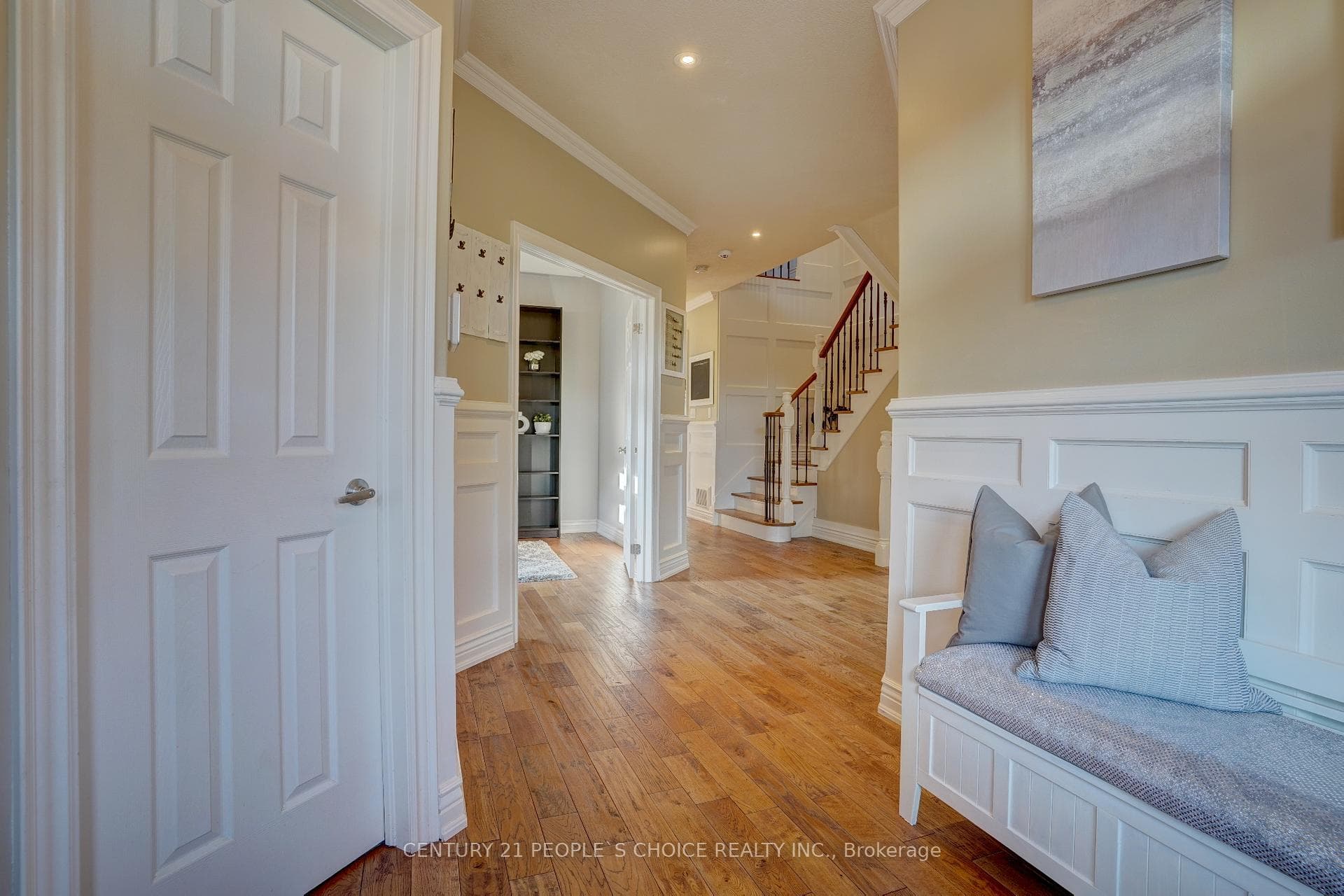 119 Laprade Square photo 4