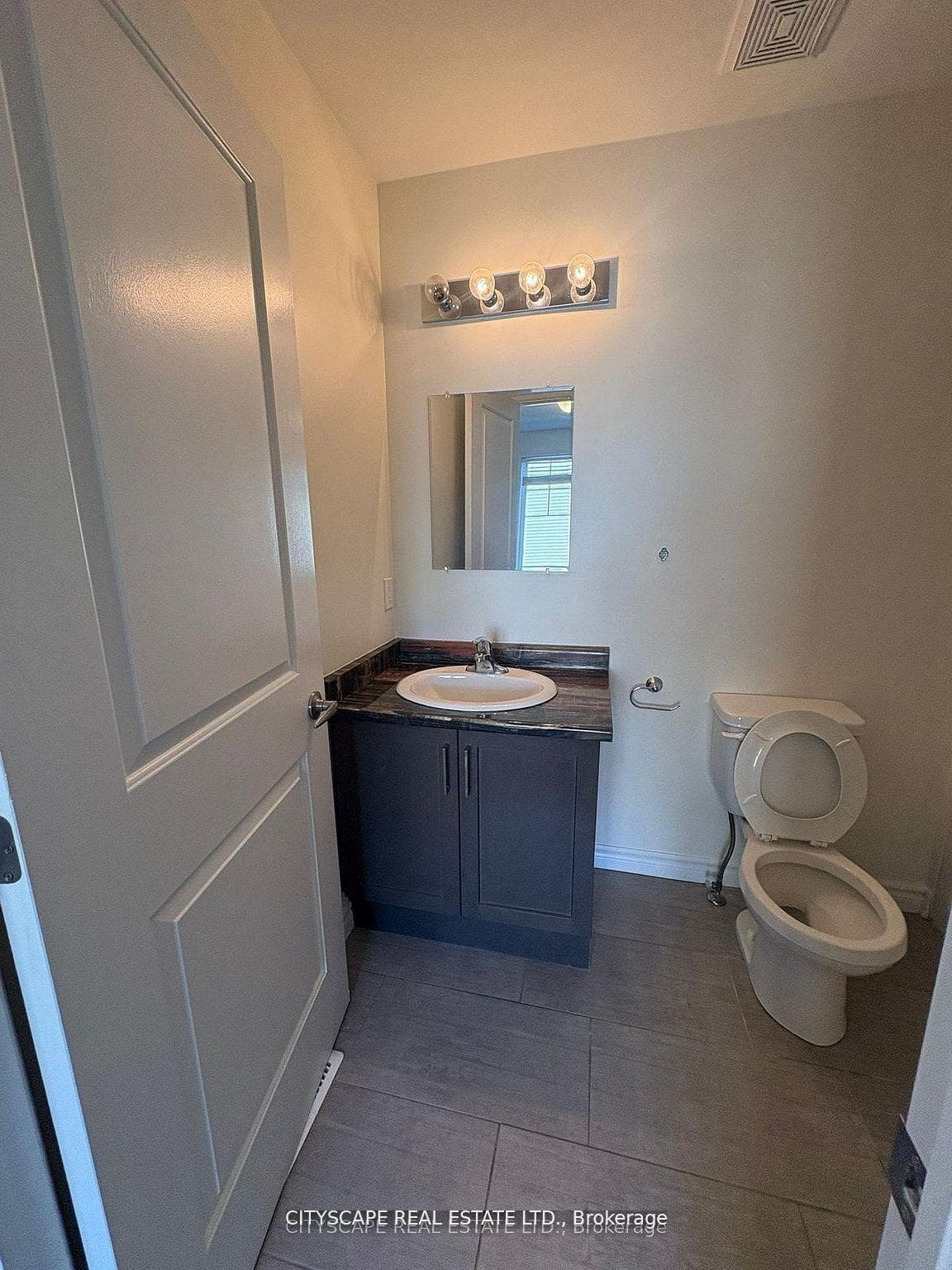 10.5 Dufferin Street Unit 16 photo 17