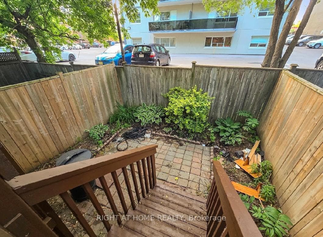 740 KENNEDY Road Unit 49 photo 18