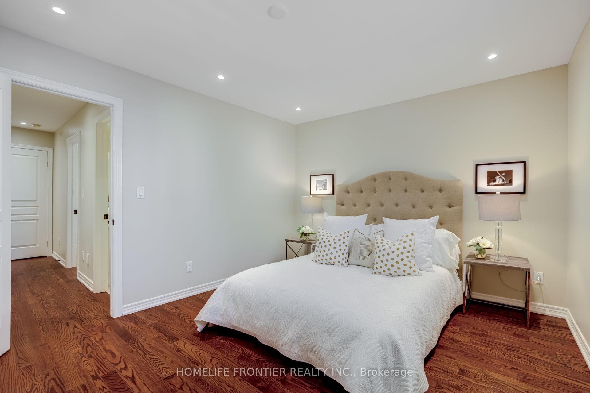 22 Balmoral Avenue Unit 4 photo 33