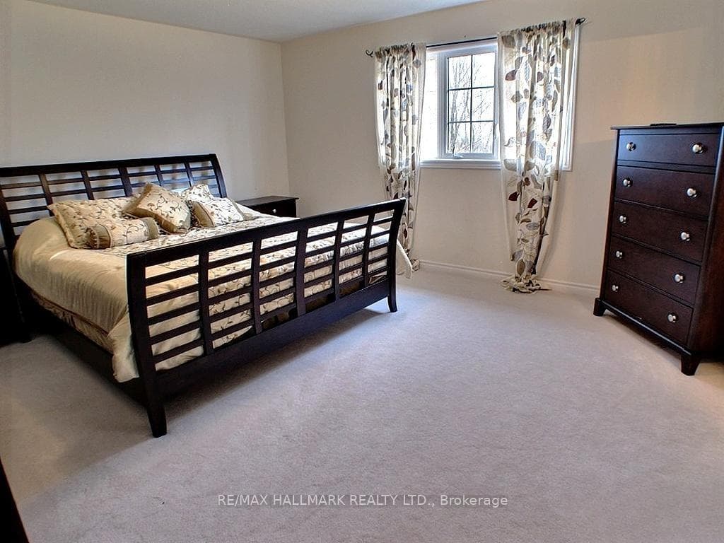 135 Maroon Drive photo 12
