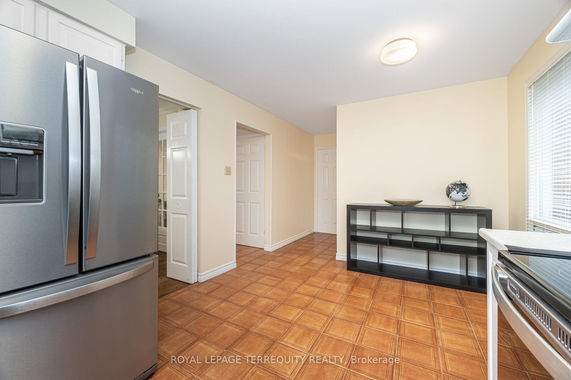 4085 Wheelwright Crescent photo 11