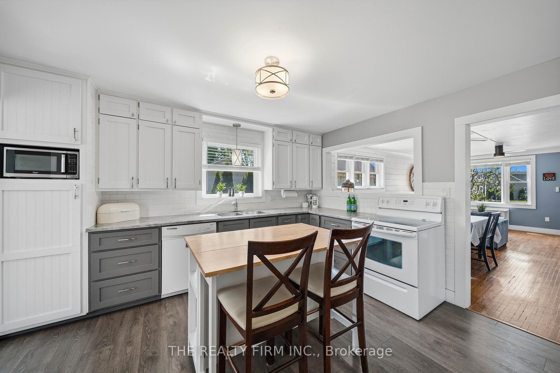 599 John Street photo 23