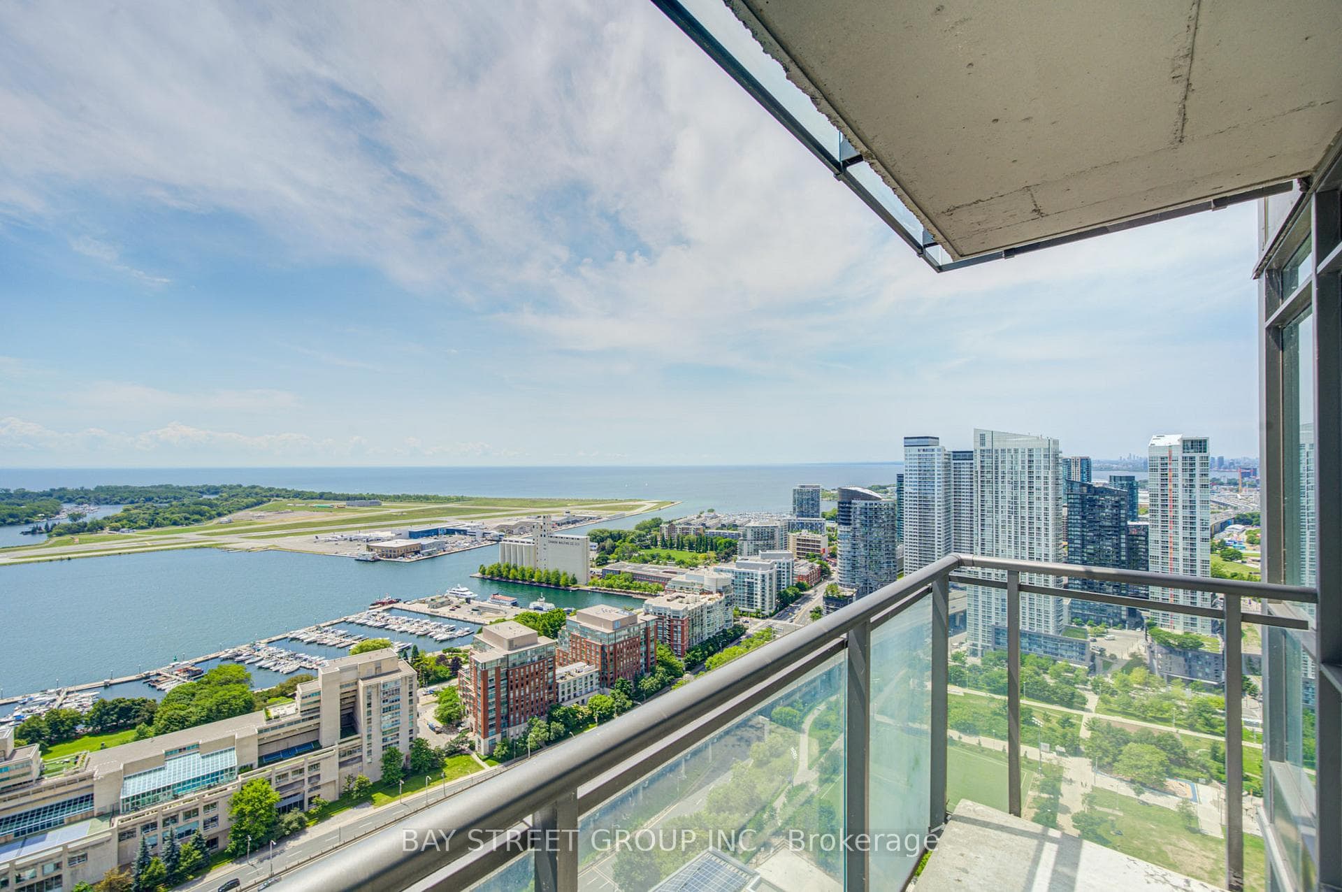 15 Fort York Boulevard Unit 4612 photo 36