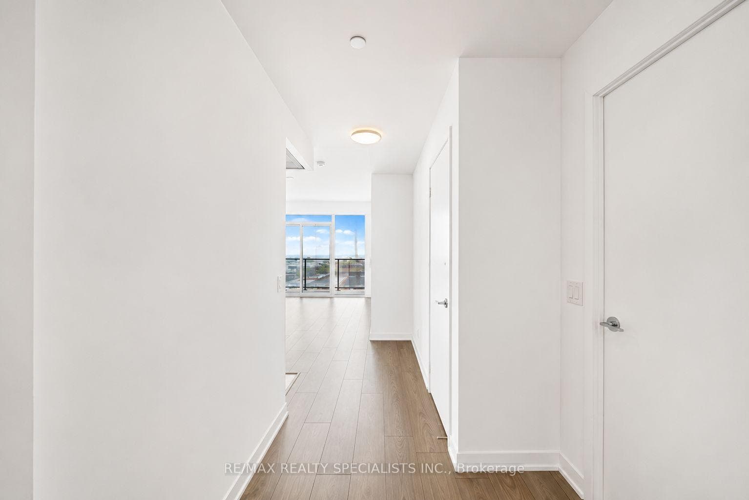 285 Dufferin Street Unit 817 photo 5