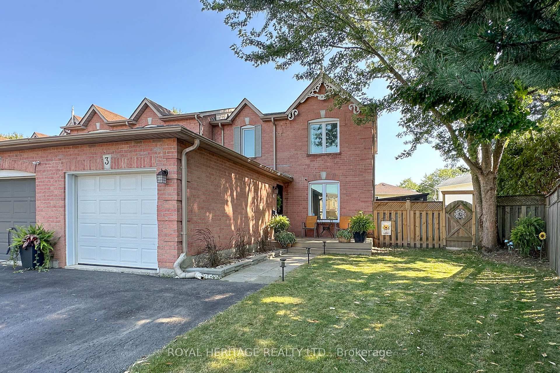 3 Hillhurst Crescent photo 1