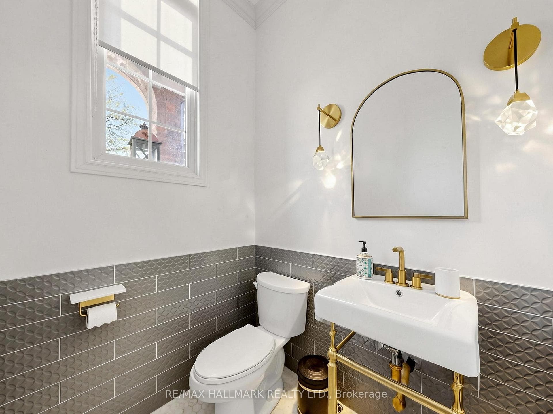 34 Willow Tree Street photo 11