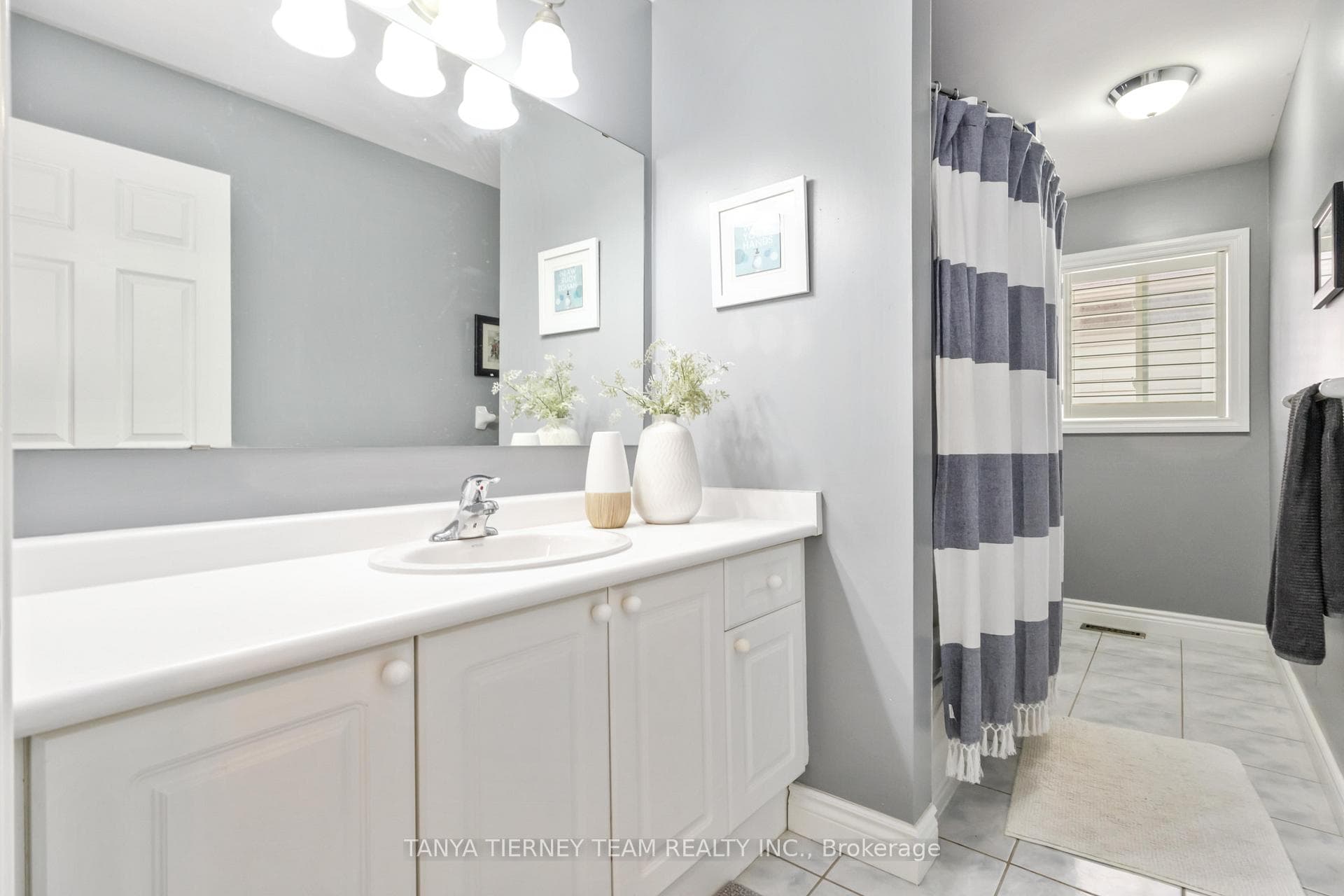 11 Claridge Crescent photo 33