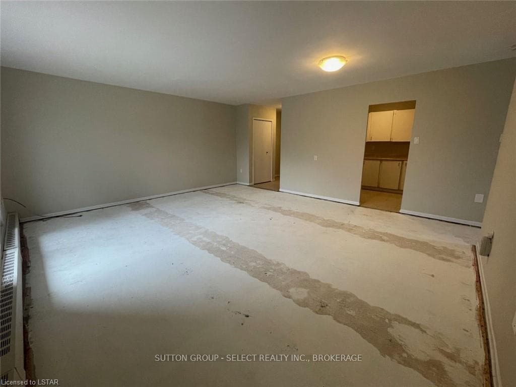 563 MORNINGTON Avenue Unit 202 photo 16