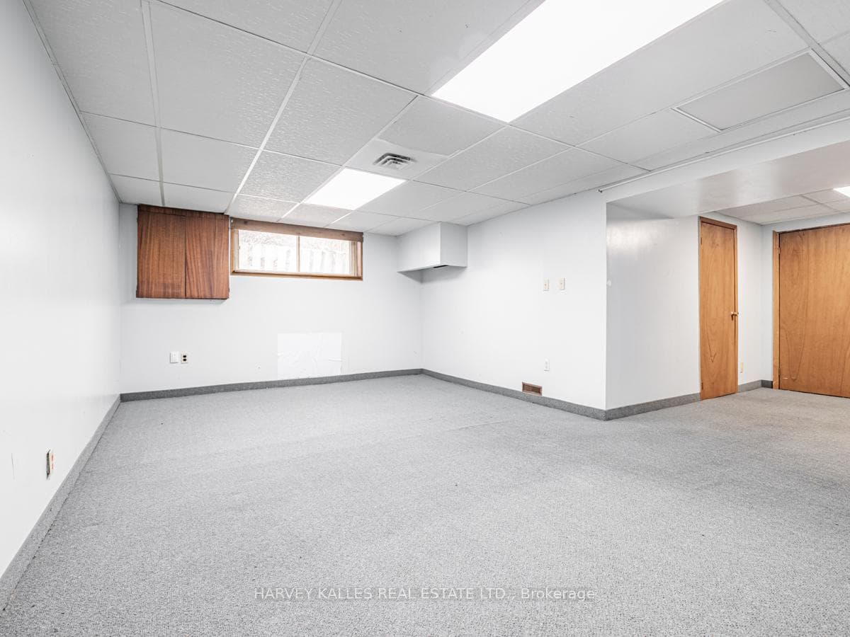 151 Henderson Avenue photo 16