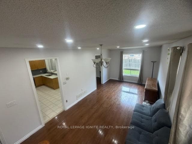 110 Pantomine Boulevard Unit Main photo 12