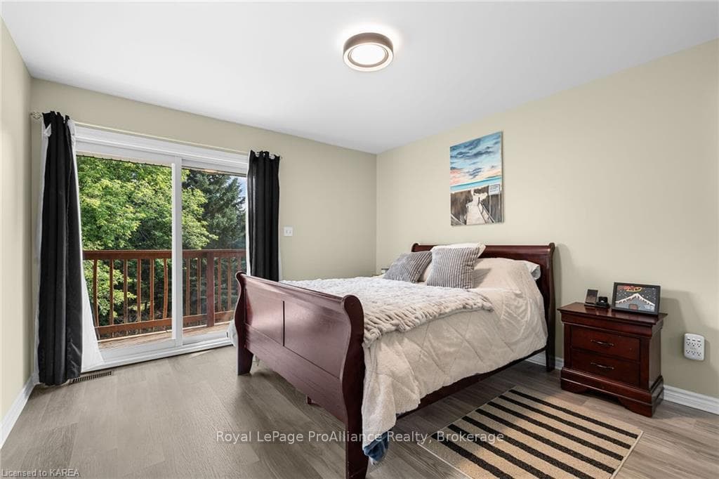 6083 BANK Street photo 28