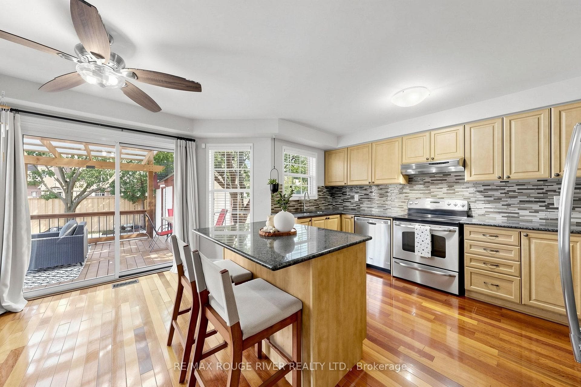 66 Tidewater Crescent photo 11