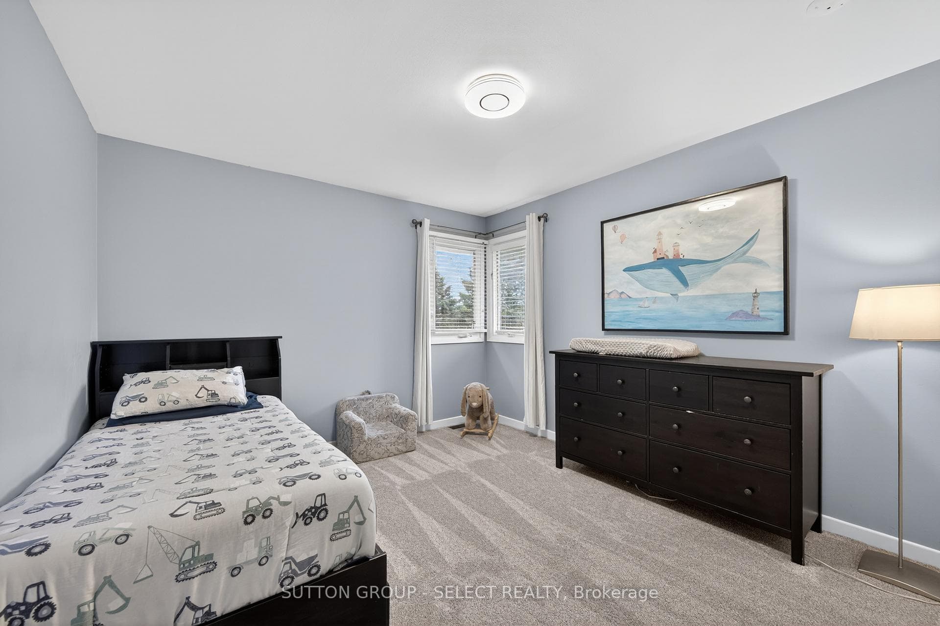 22 Pinegrove Crescent photo 27