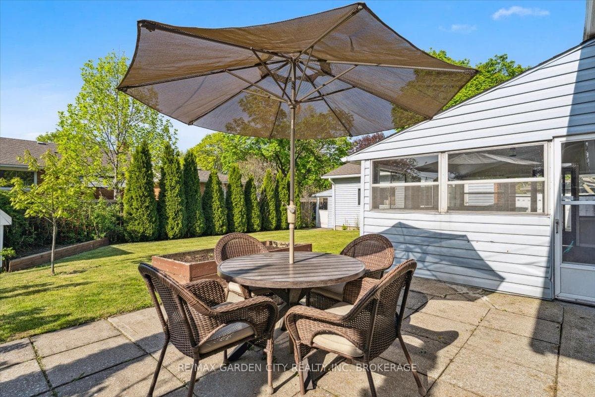 21 Kilbourne Crescent photo 37