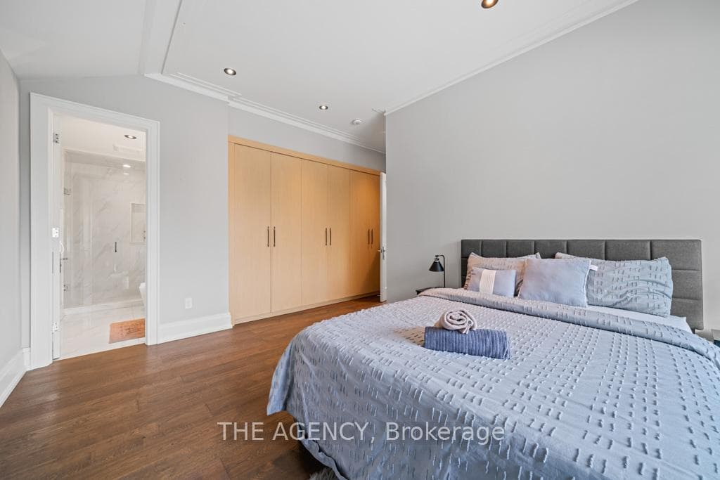 8 Frivick Court photo 36