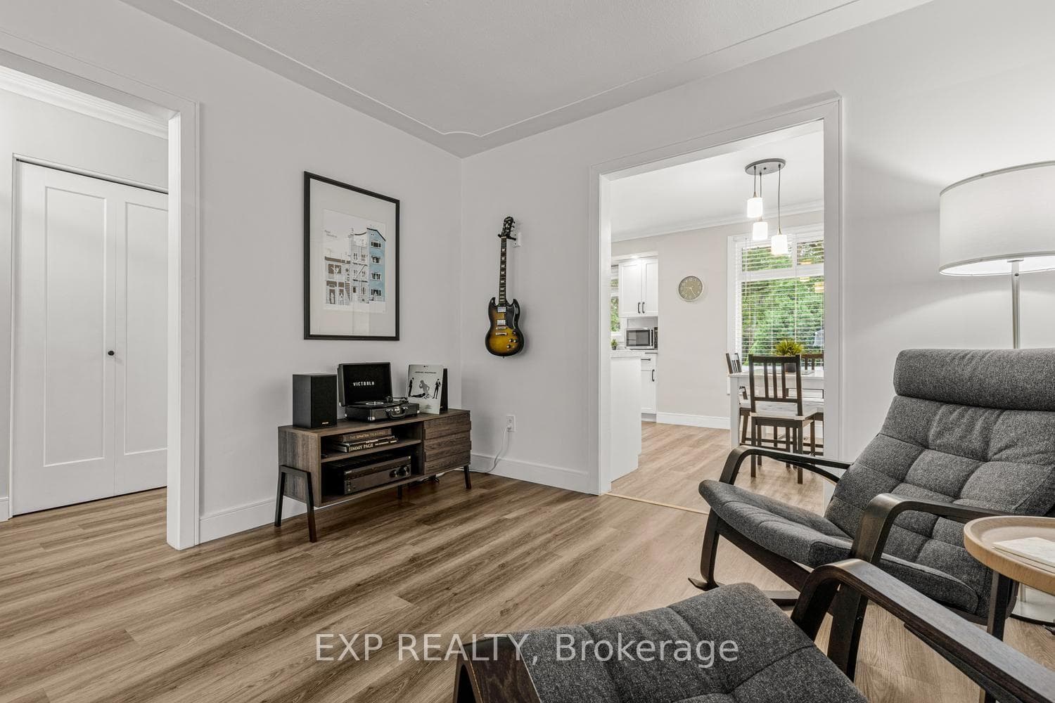 577 Dewan Street photo 14