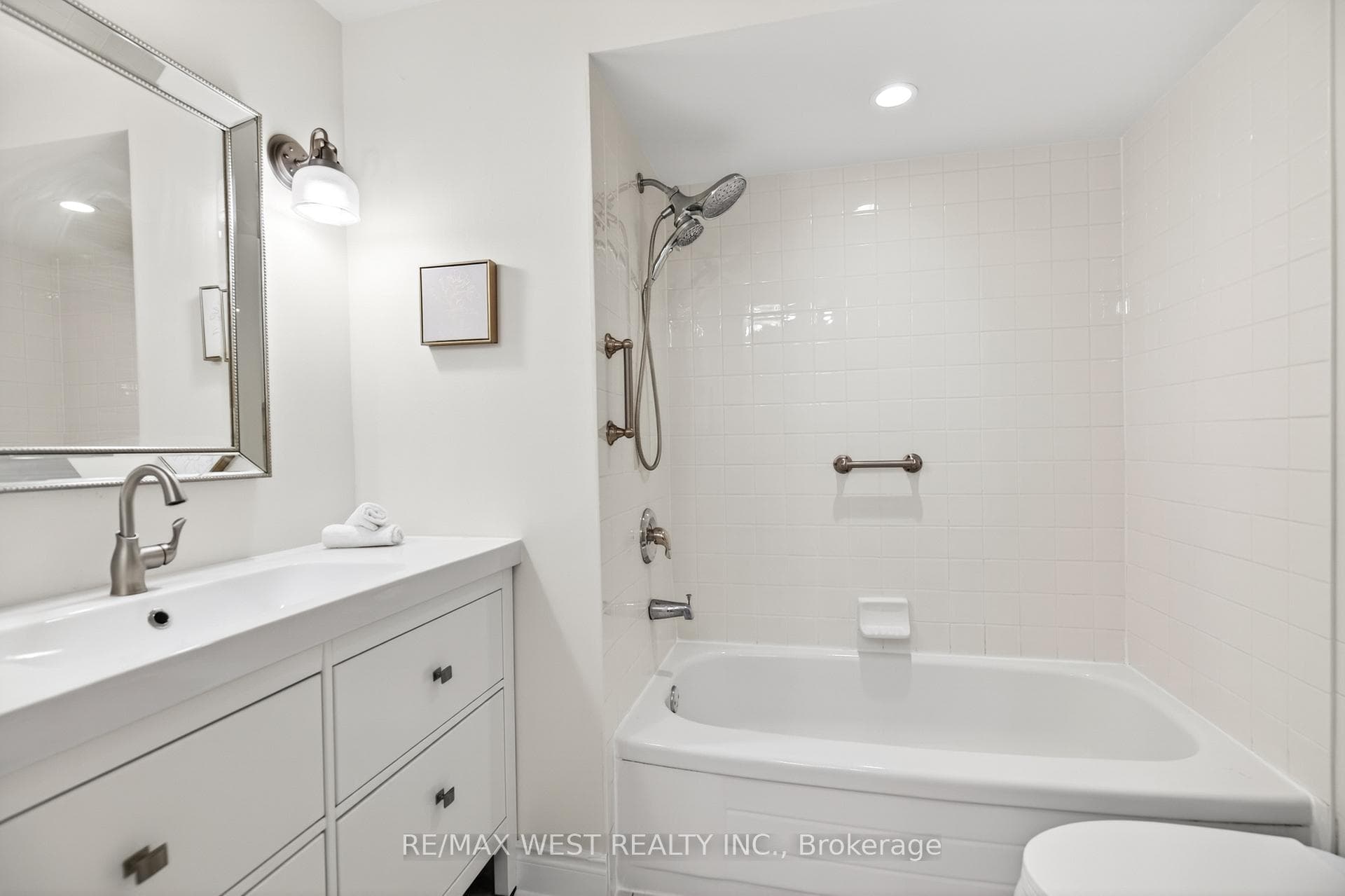 823 Hyde Road photo 12