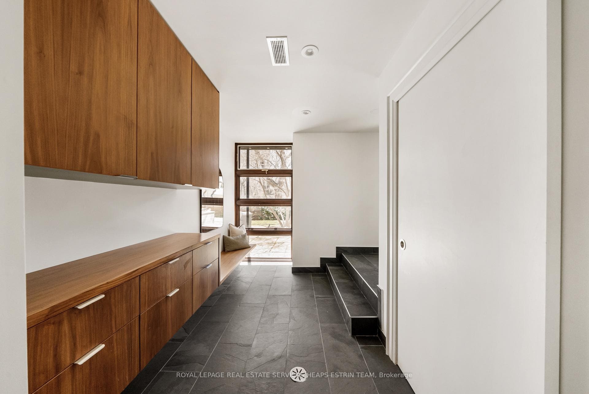 4 Meredith Crescent photo 38