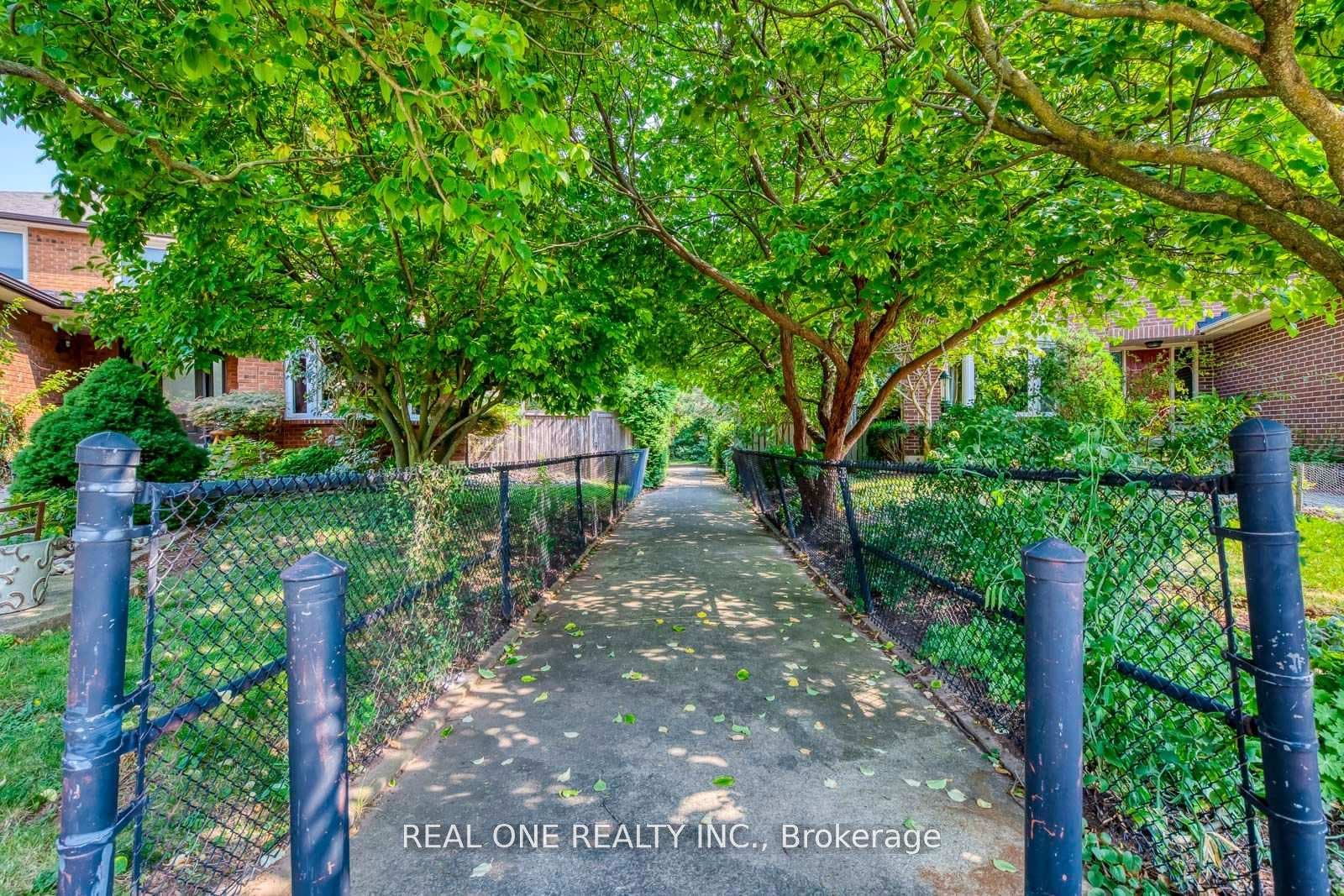 1054 Montrose Abbey Drive photo 32
