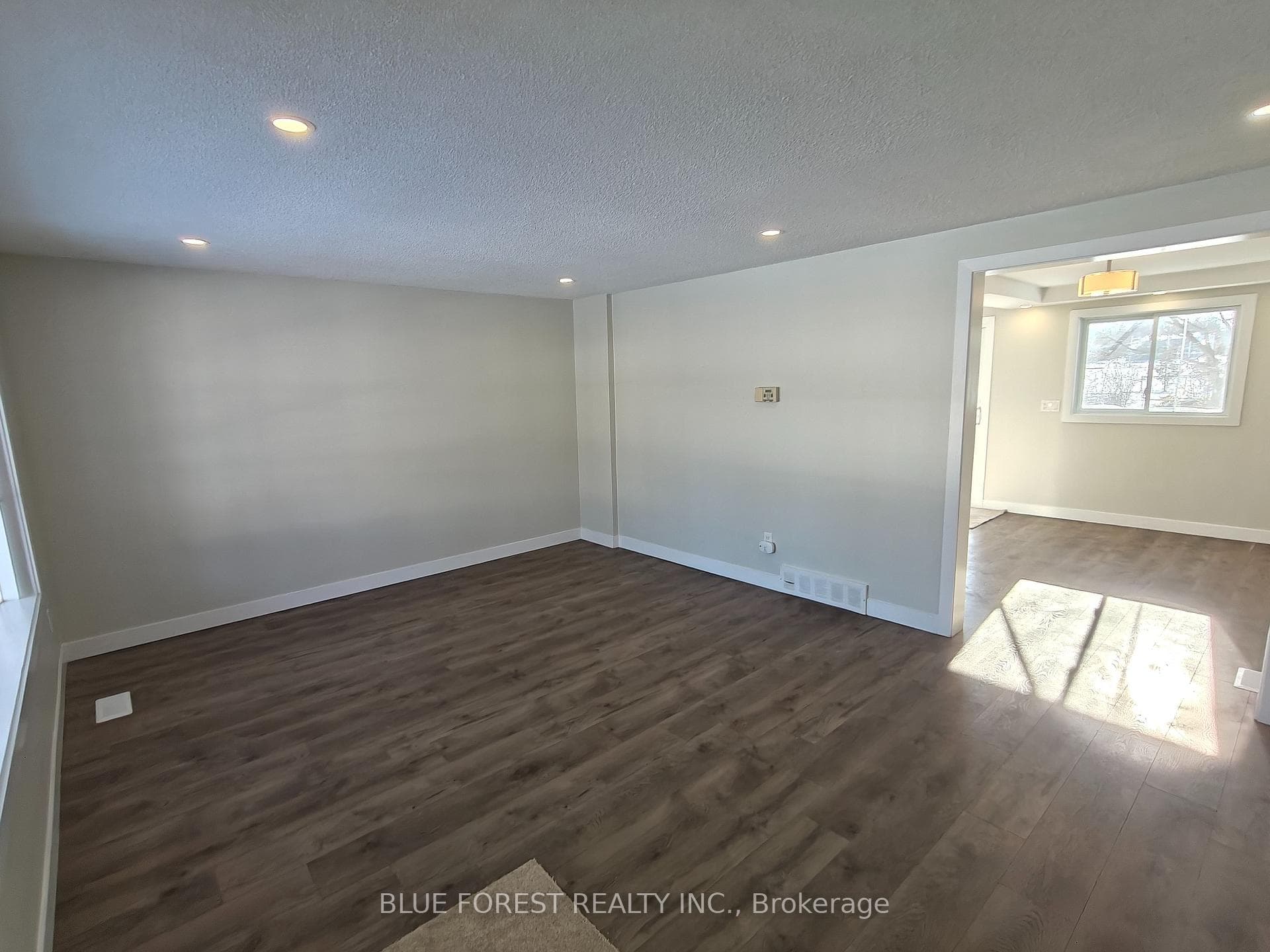 681 Galloway Crescent photo 4