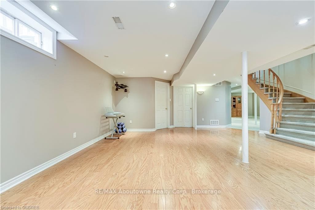 2155 PINEVIEW Drive photo 37
